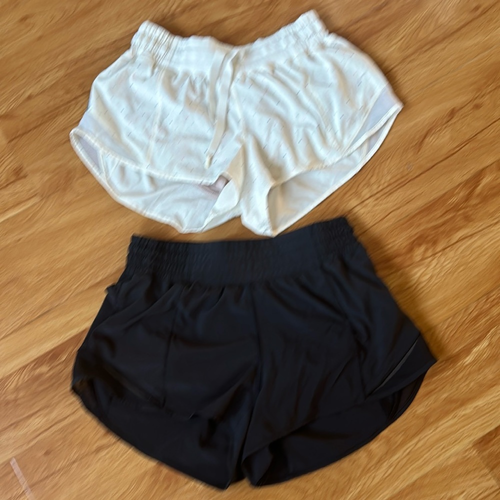 Lululemon Hotty Hot Shorts size 4 cream confetti & black